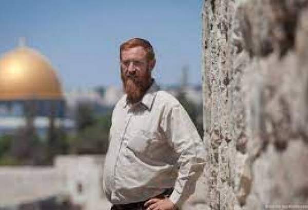 Extremist rabbi Yehuda Glick leads settlers in a provocative tour into Al-Aqsa