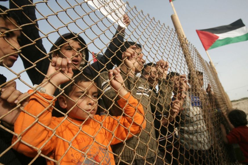 أطفال غزة يطالبون بفك الحصار الاسرائيلي