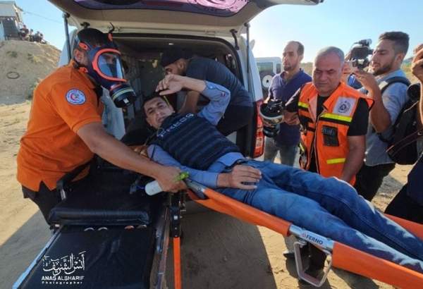 Five Palestinians, including three journalists injured in east of Gaza