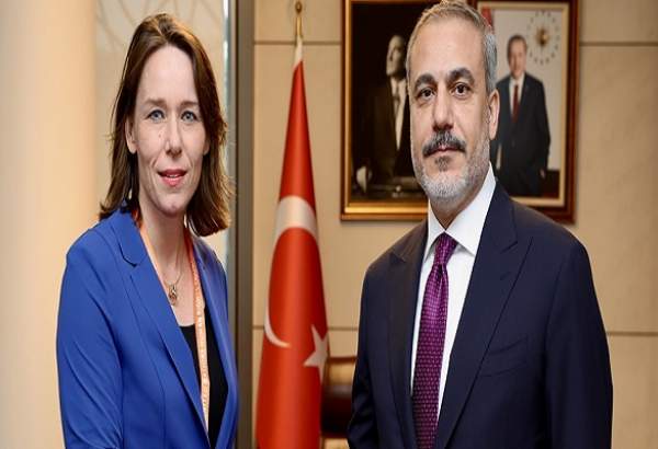 گفت‌وگوی وزرای خارجه ترکیه و هلند درمورد حملات به قرآن کریم