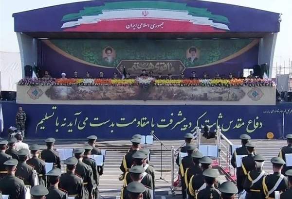ہفتہ دفاع مقدس کی مناسبت سے ایران کی مسلح افواج کی پریڈ کی تقریب