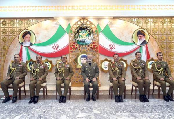 ایرانی فوج کے کمانڈر کی عمان کی برّی افواج کے کمانڈر سے ملاقات