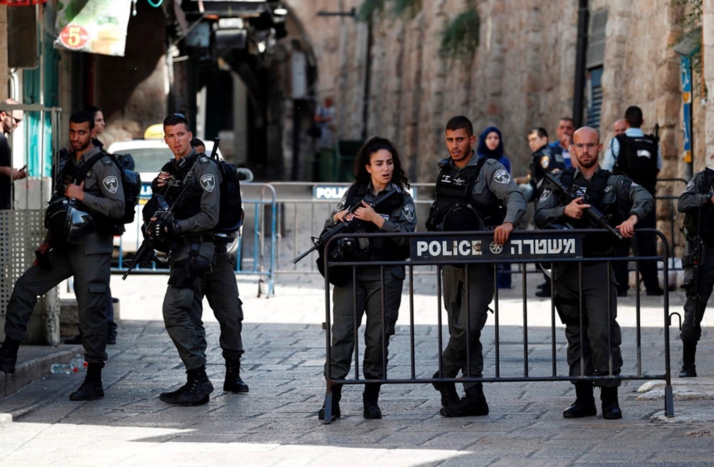 الاحتلال يفرضُ الإغلاق الشّامل على القدس لتأمين اقتحامات المستوطنين للأقصى ودعوات للتصدّي