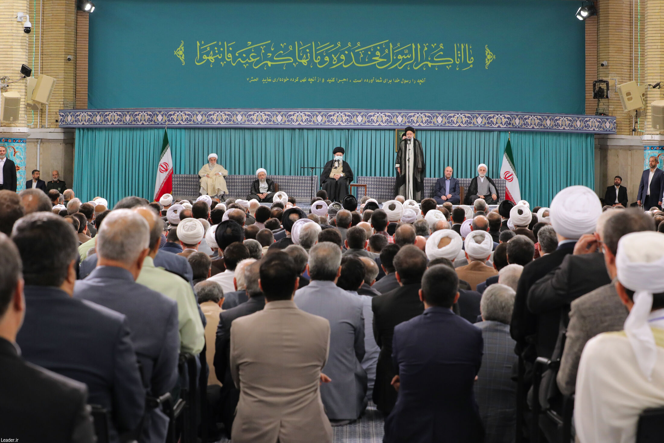 رہبر معظم انقلاب اسلامی سے حکومت کے حکام، اسلامی ممالک کے سفیروں اور وحدت کانفرنس کے مہمانوں کی ملاقات  