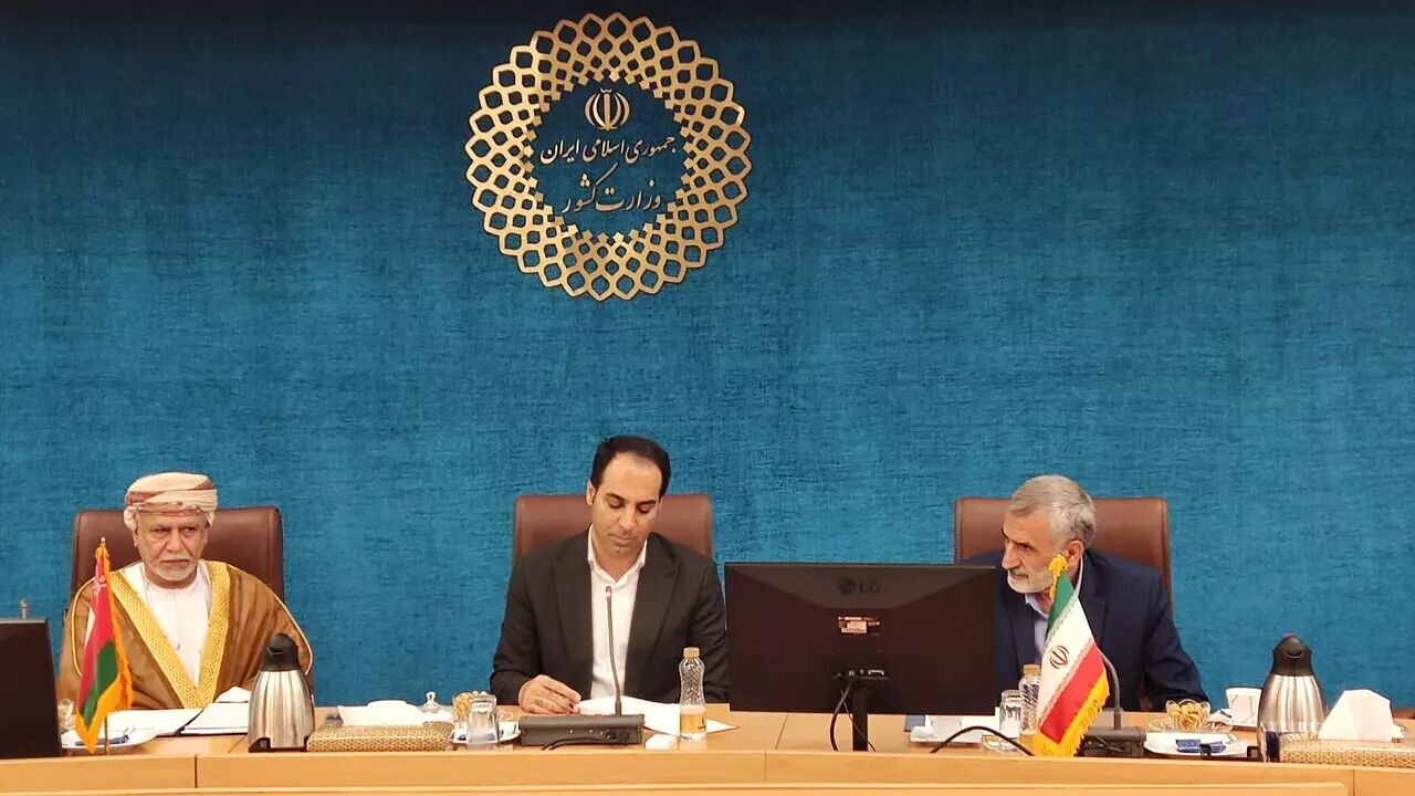 مساعد وزير الداخلية الايراني يستعرض مع مسؤول عماني العلاقات الثنائية والمستجدات الفلسطينية