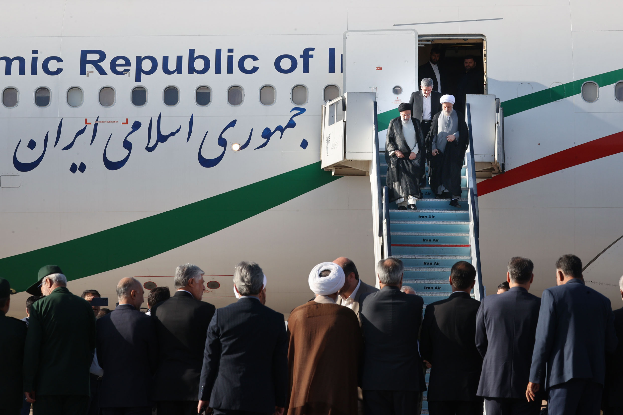 الرئيس الايراني يصل صباح اليوم الخميس الى شيراز مركز محافظة فارس في جنوب ايران  
