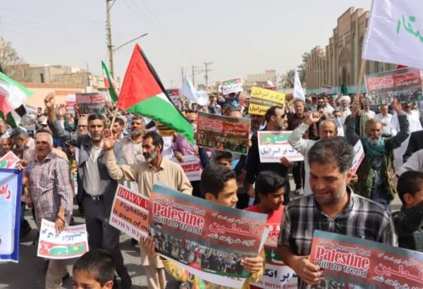 نمازگزاران زاهدانی در حمایت از مردم فلسطین راهپیمایی کردند