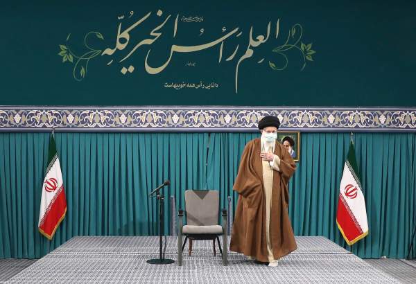 تقرير مصور .. قائد الثورة الاسلامية يستقبل جمعا من النخب والمواهب العلمية  