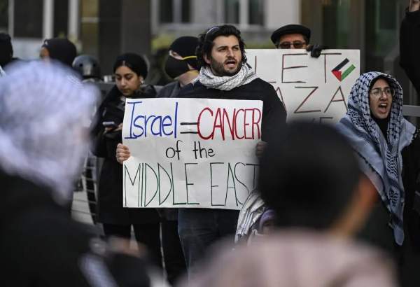 Protestors gather to hold a pro-Palestinian demonstration outside of the State Department and condemn the Israeli attacks on Gaza, in Washington D.C., United States on November 1, 2023 [Celal Güneş – Anadolu Agency]