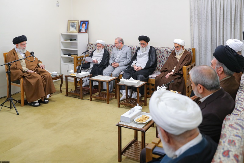 قائد الثورة الاسلامية يستقبل اعضاء مجلس صيانة الدستور 