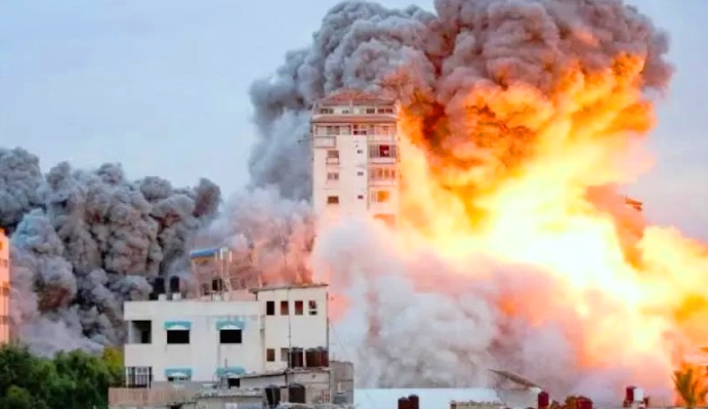 17 شهيدا جراء قصف طائرات الاحتلال الإسرائيلي منزلاً في مخيم النصيرات