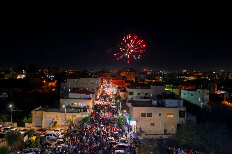 تقرير مصور ..الاحتفالات تعمّ الضفة الغربية بتحرير 39 أسيرة وأسيرا من سجون الاحتلال  