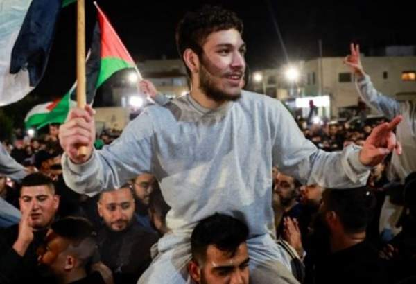 Large crowd of Palestinians welcome released prisoners (video)  