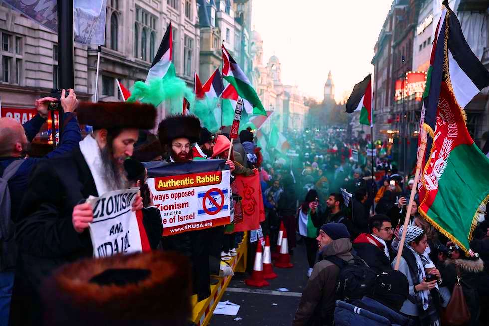 عشرات الآلاف يشاركون في مسيرة مؤيدة للفلسطينيين في لندن  