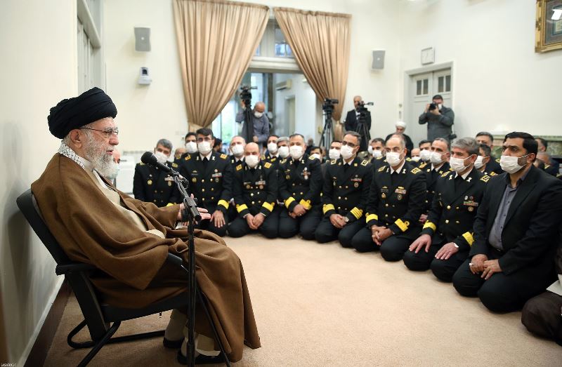 قادة بحرية الجيش الايراني يلتقون قائد الثورة الاسلامية  