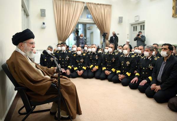 Ayatollah Khamenei meets with Navy commanders, officials (photo)  