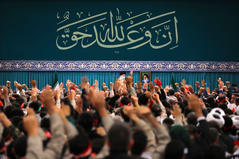 تقرير مصور .. قائد الثورة الاسلامية يستقبل حشداٌ کبیراٌ من قوات التعبئة بمناسبة " اسبوع التعبئة"  