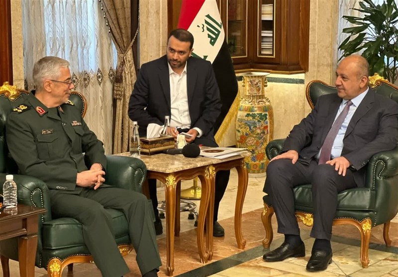 رئيس هيئة الأركان العامة للقوات المسلحة الايرانية يلتقي وزير الدفاع العراقي
