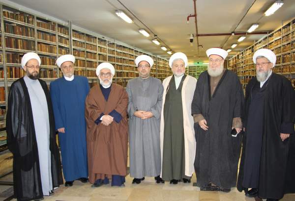 Delegation of Lebanese scholars visits Ayatollah Marashi Library in Qom (photo)  