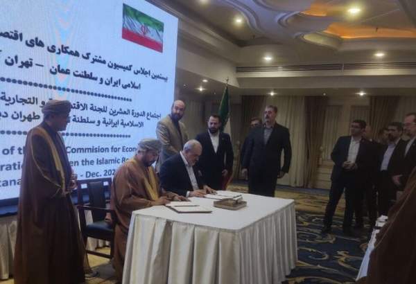 Iran, Oman sign MoUs, stress use of national currencies