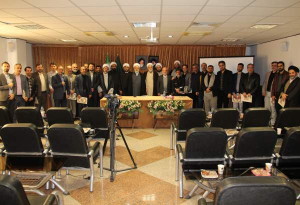 تقرير مصور .. اقامة حفل تكريم كوادر "معهد الدراسات التقريبية" بمدينة قم  (جنوب طهران)  