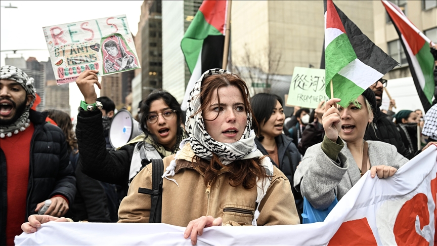 وقفة أمام البعثة الأمريكية بالأمم المتحدة احتجاجا على موقف واشنطن الرافص لوقف النار في غزة