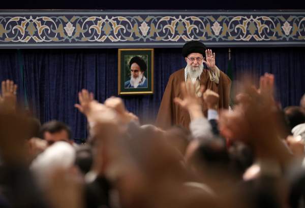 Leader meets with people from Qom (photo)  