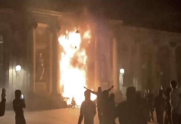 به آتش کشیدن درب مسجدی در فرانسه