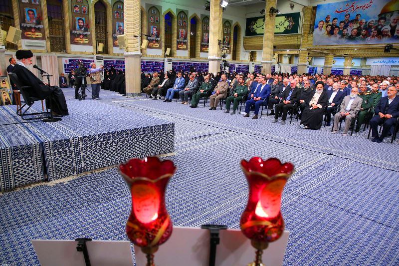 الامام الخامنئي يستقبل المشاركين في ملتقى تخليد ذكرى 24 ألف شهيد في طهران الكبرى  