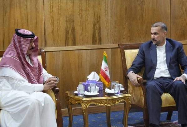 سعودی سفیر نے ایرانی صدر کے لئے سعودی عرب کے بادشاہ اور ولی عہدہ کا پیغام پہنچایا