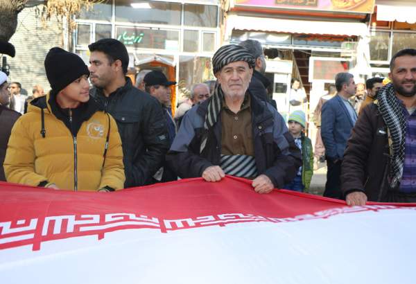 شکوه صبح صادق کردهای سنندج با حضور پرشکوه در راهپیمایی 22 بهمن  