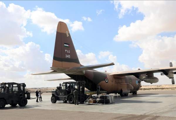 اردن کی جانب سے ایئر ڈراپس آپریشن سے امدادی سامان غزہ کے جنگ زدہ عوام کو پہنچا دیا گیا
