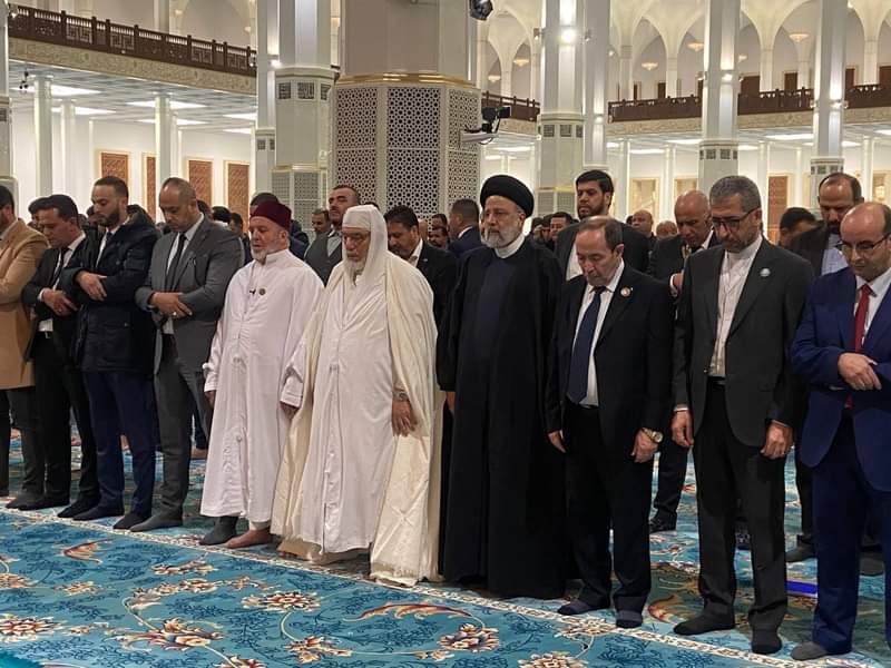 Iran’s President Raeisi visits mosque in Algiers (photo)  