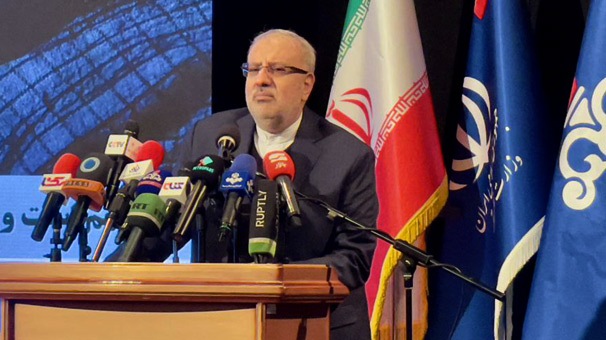 وزير النفط : الحظر لم یوقف تطور صناعة النفط في ايران