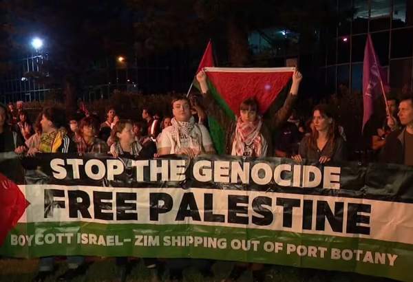 La police australienne affronte des manifestants bloquant un navire israélien dans le port de Sydney