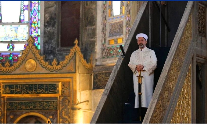 رئيس الشؤون الدينية التركي يحث على مساعدة الغزيين والتضرع لله بنية الفرج