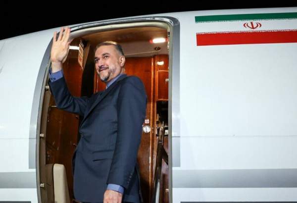 وزير الخارجية الايراني يغادر الى مسقط
