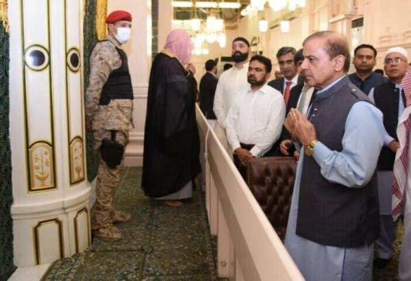 وزیراعظم پاکستان نے سعودی عرب پہنچتے ہی مسجد نبوی ص پر پر حاضری