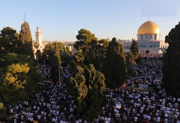 هزاران فلسطینی نماز عید فطر را در مسجد الاقصی اقامه کردند