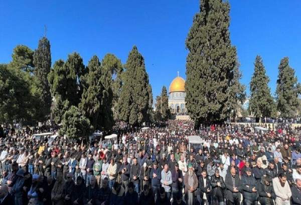 تقریبا 30 ہزار فلسطینیوں نے آج مسجد الاقصی میں نماز جمعہ ادا کی