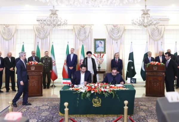 امضای 8 سند همکاری مشترک میان مقامات ایران و پاکستان