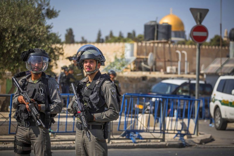 الاحتلال يحول القدس إلى ثكنة عسكرية ومستوطنون يقتحمون الأقصى