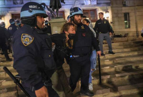 نیویارک کی پولیس نے فلسطین کے حامی 100 طلباء کو گرفتار کرلیا