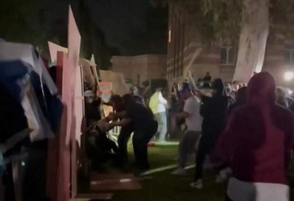 کیلیفورنیا یونیورسٹی میں اسرائیل حامی کا فلسطین کے حمایتی طلبہ کے احتجاجی کیپموں پر حملہ
