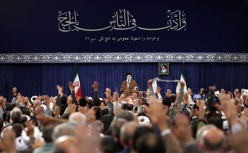قائد الثورة الاسلامية : من العناصر الأساسية في الحج مسألة الوحدة والتأزر والتواصل مع المسلمين
