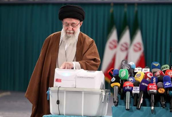 حضور رهبر انقلاب در مرحله دوم انتخابات دوازدهمین دوره مجلس شورای اسلامی  