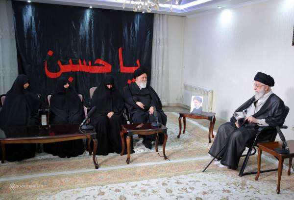 حضور رهبر انقلاب در منزل رئیس‌جمهور شهید حجت‌الاسلام والمسلمین رئیسی  
