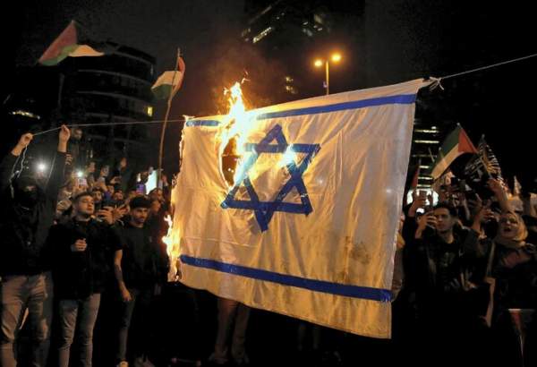 Des manifestants à Istanbul ont incendié les abords du consulat israélien